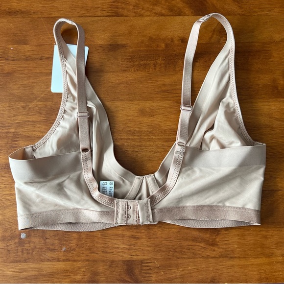 B.tempt’d Nearly Nothing Plunge Underwire Bra 32C NWT Wacoal Be Tempted Beige - Picture 3 of 4